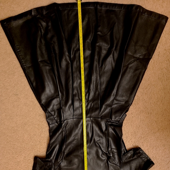 Black vegan leather dress with pockets - Picture 7 of 7